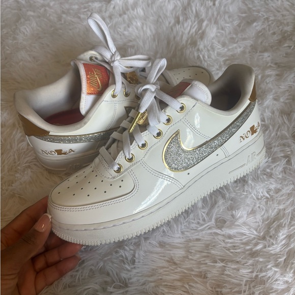 Nike White and Gold Sneakers with Silver Accents - Picture 1 of 5